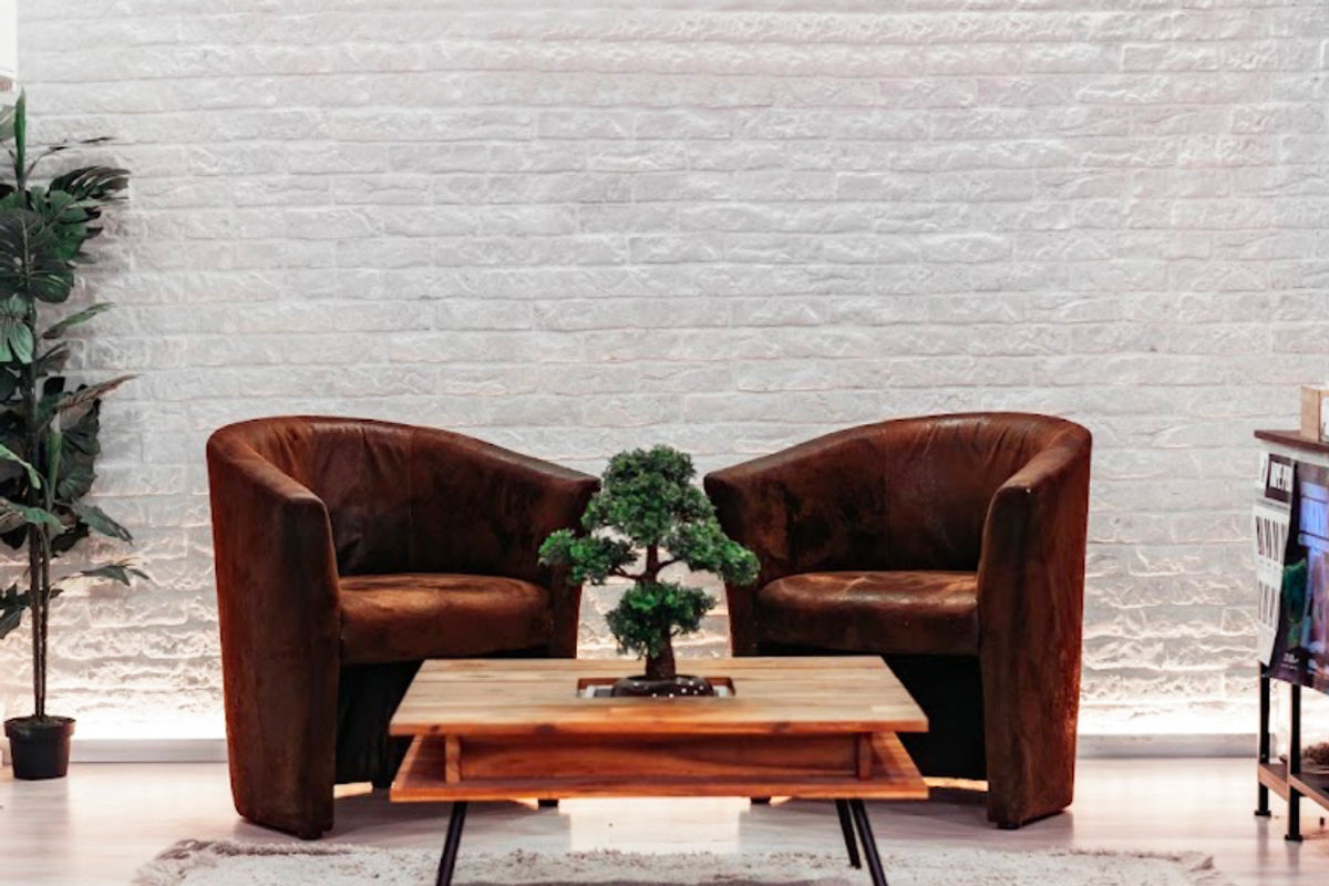 Sol en résine dans un espace commercial moderne